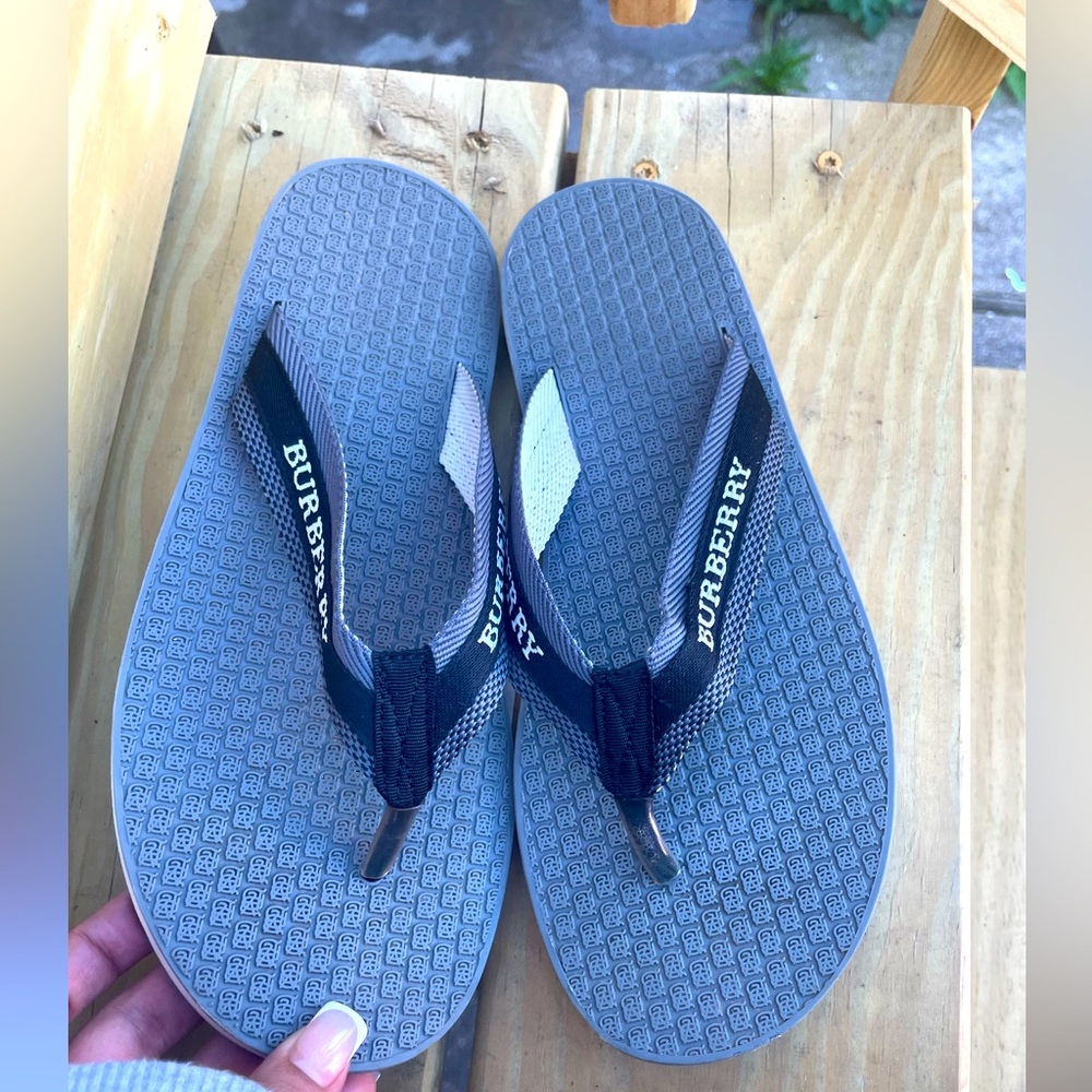 Burberry Thong Flip Flops for Men Size 8